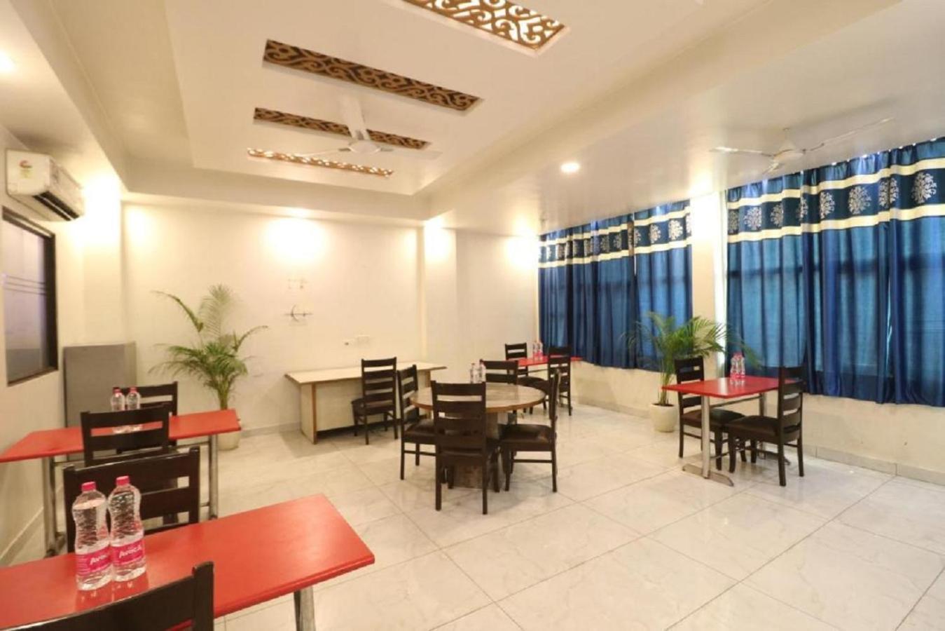 Airport Hotel Classic Park Nova Deli Exterior foto